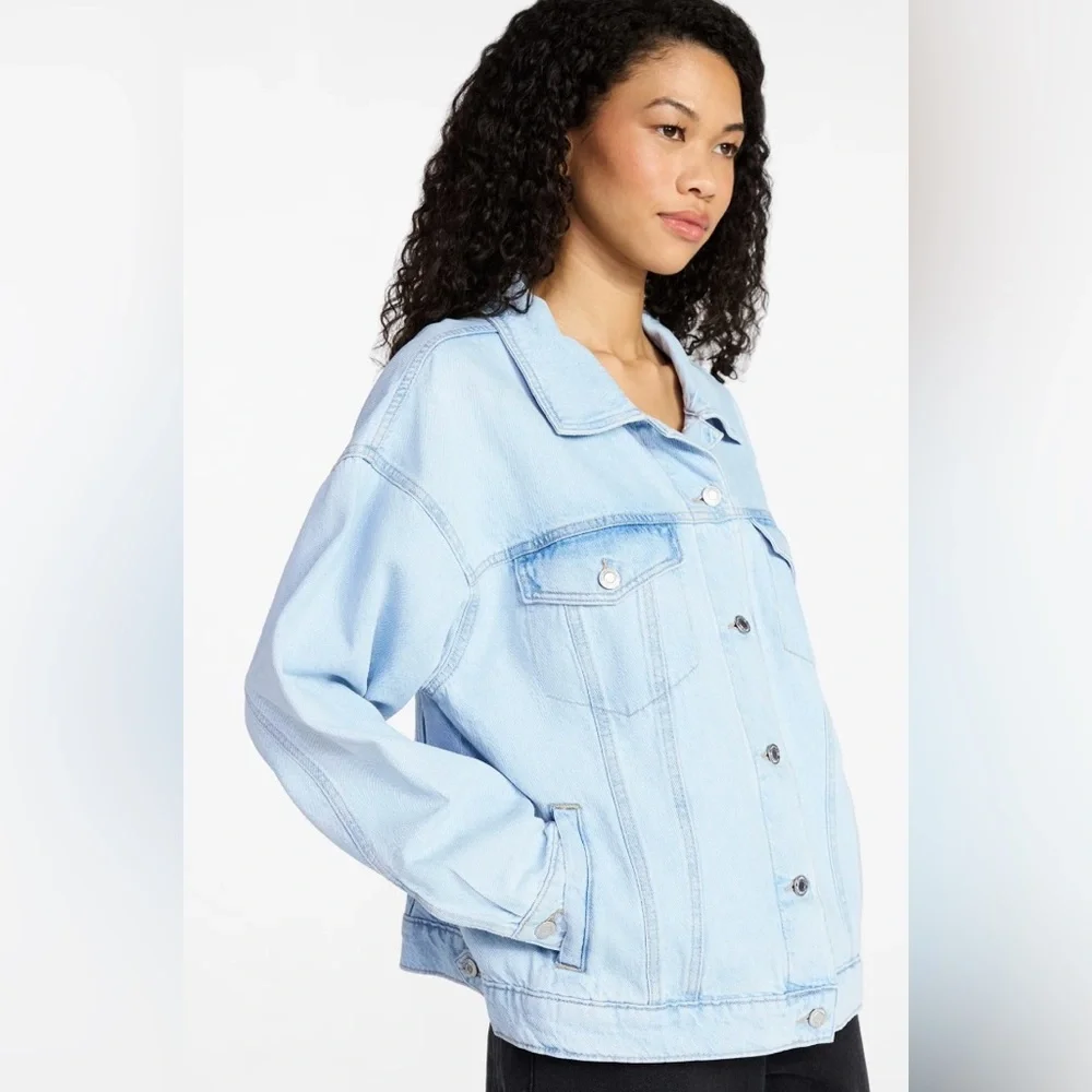 👖🌼2 for $45🌼👖NWT Oversized Super Light Blue wash Cotton Denim Jacket - Picture 3 of 10